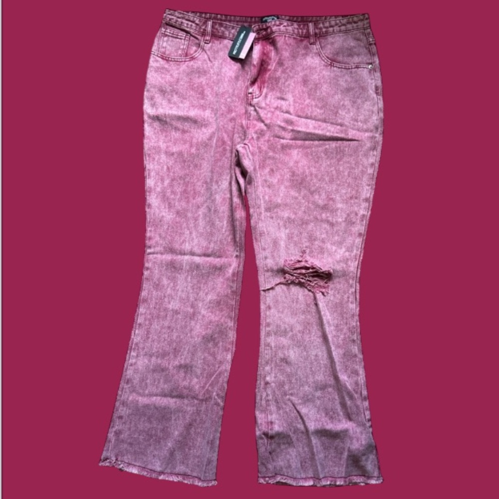 🔥NWT! PRETTYLITTLETHING! SHAPE! WASHED RED DENIM, FRAYED HEM FLARED JEANS!